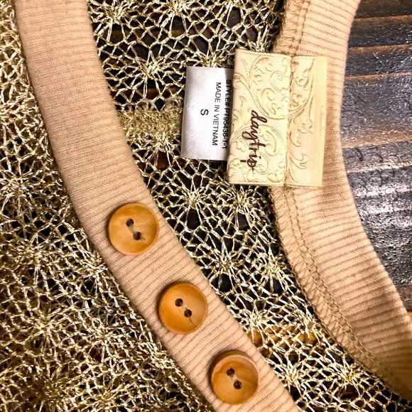 NWOT DAYTRIP(BKE) Gold Sparkle METALLIC Crop Top SZ Small - Picture 2 of 5